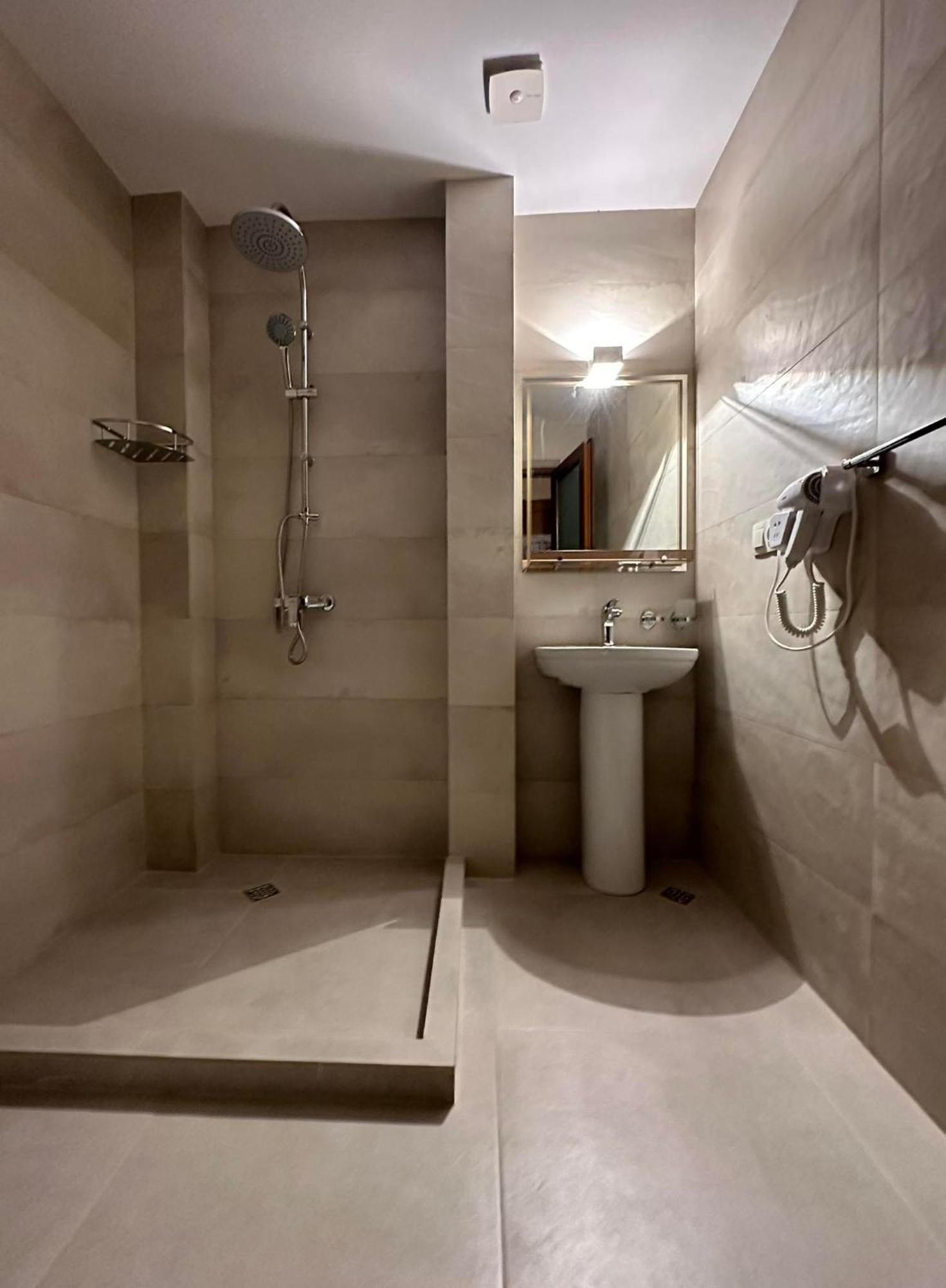 Karse Hotel Амбролаури Стая снимка